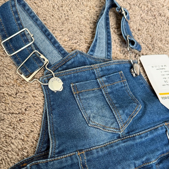 Stylish Denim Overalls for Kids - Picture 4 of 4